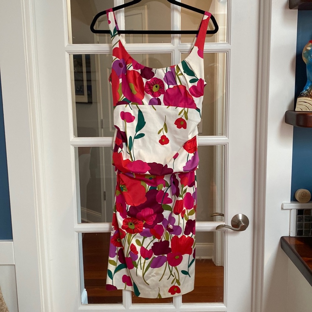 Beautiful boutique cocktail dress.  Fully lined in great condition.